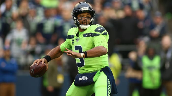 Russell-Wilson-Throws-Football-Seahawks